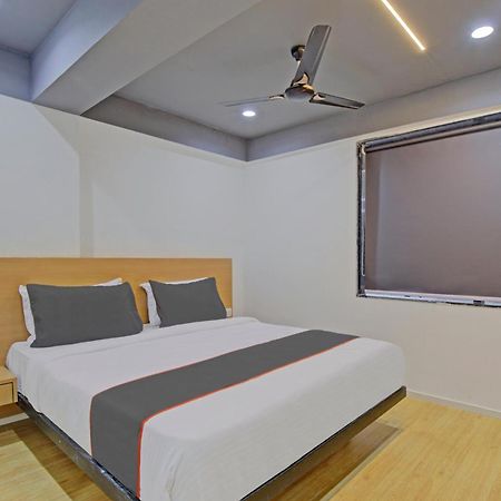 סוראט Collection O De'Pearl Hotel מראה חיצוני תמונה