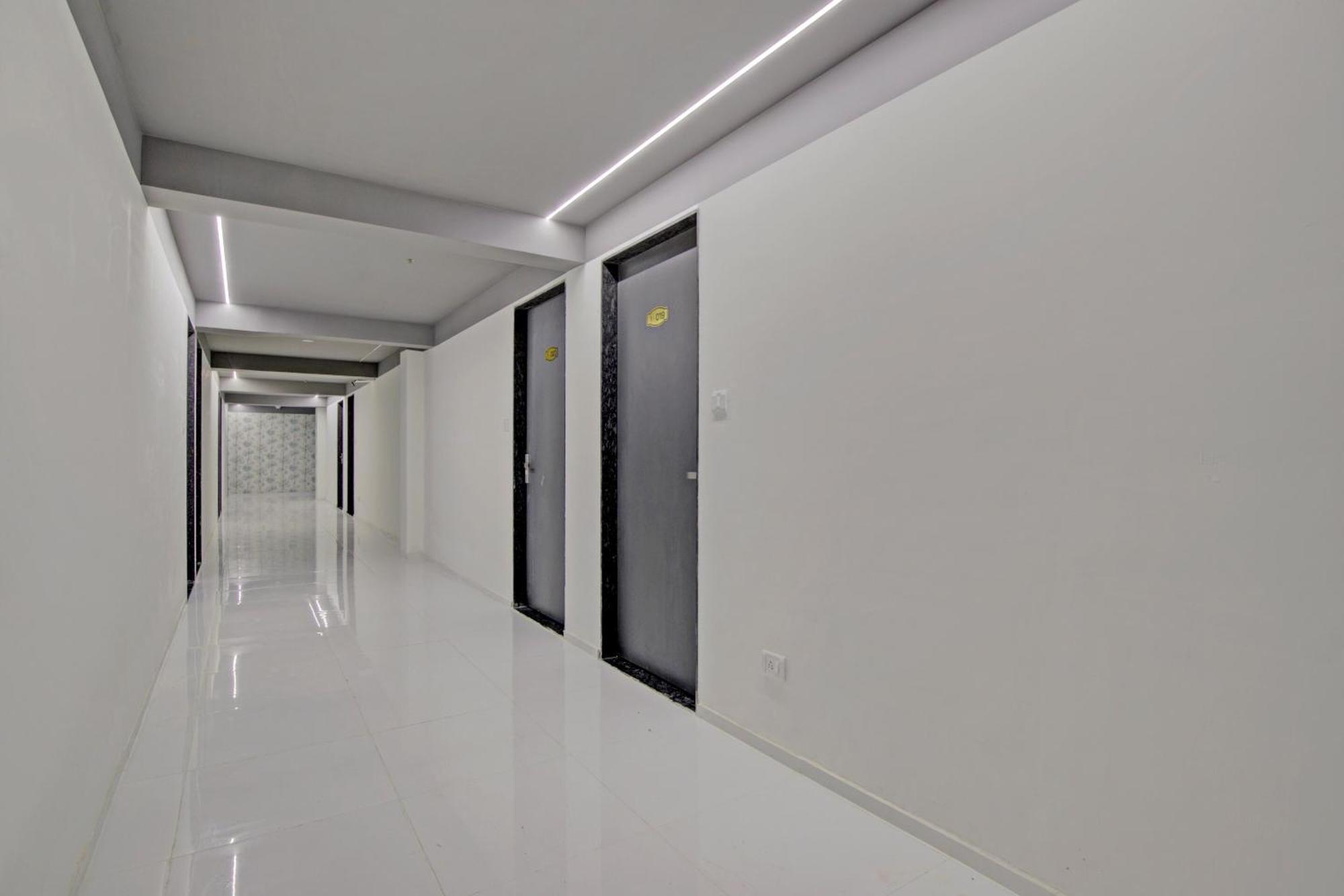 סוראט Collection O De'Pearl Hotel מראה חיצוני תמונה