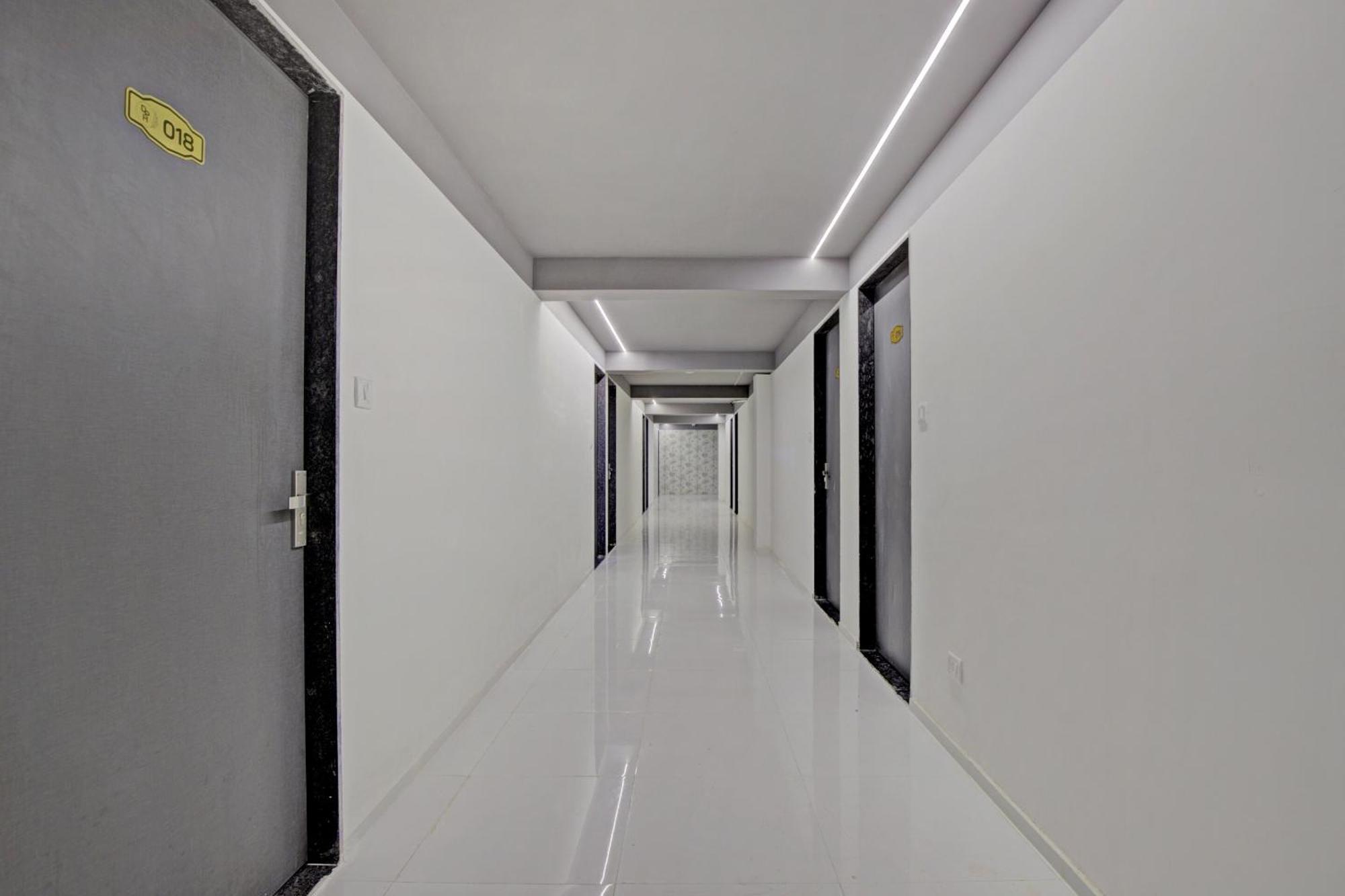 סוראט Collection O De'Pearl Hotel מראה חיצוני תמונה
