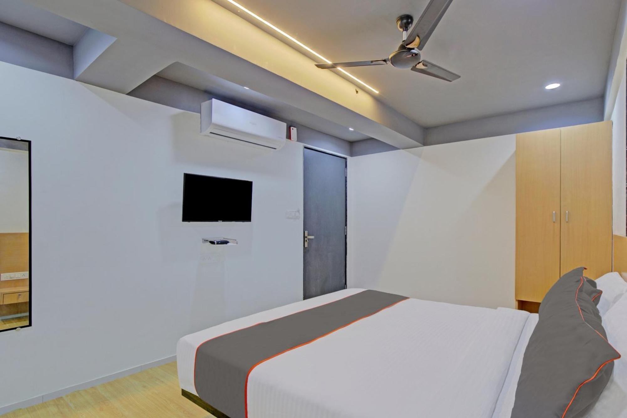 סוראט Collection O De'Pearl Hotel מראה חיצוני תמונה