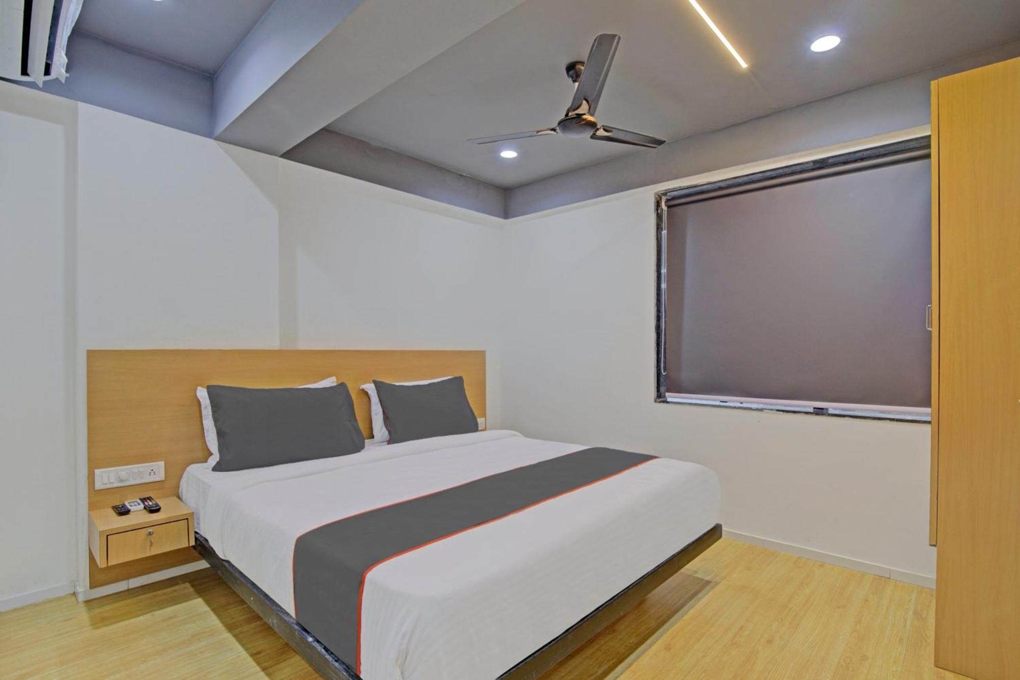 סוראט Collection O De'Pearl Hotel מראה חיצוני תמונה